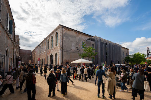 Venedik Bienali 61. Uluslararası Sanat Sergisi Türkiye Pavyonu, sanatçı Nilbar Güreş’i&nbsp;ağırlayacak