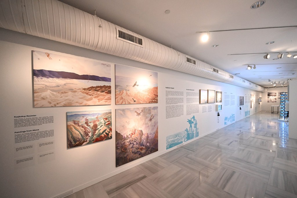 Yapı Kredi Yayınları’ndan ANAMED sergisi kataloğu: Kuşbakışı&nbsp;Filistin