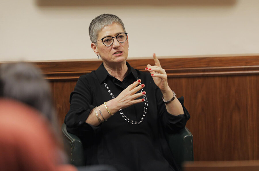 Ayfer Tunç’tan yeni roman: “Annemin Uyurgezer&nbsp;Geceleri”